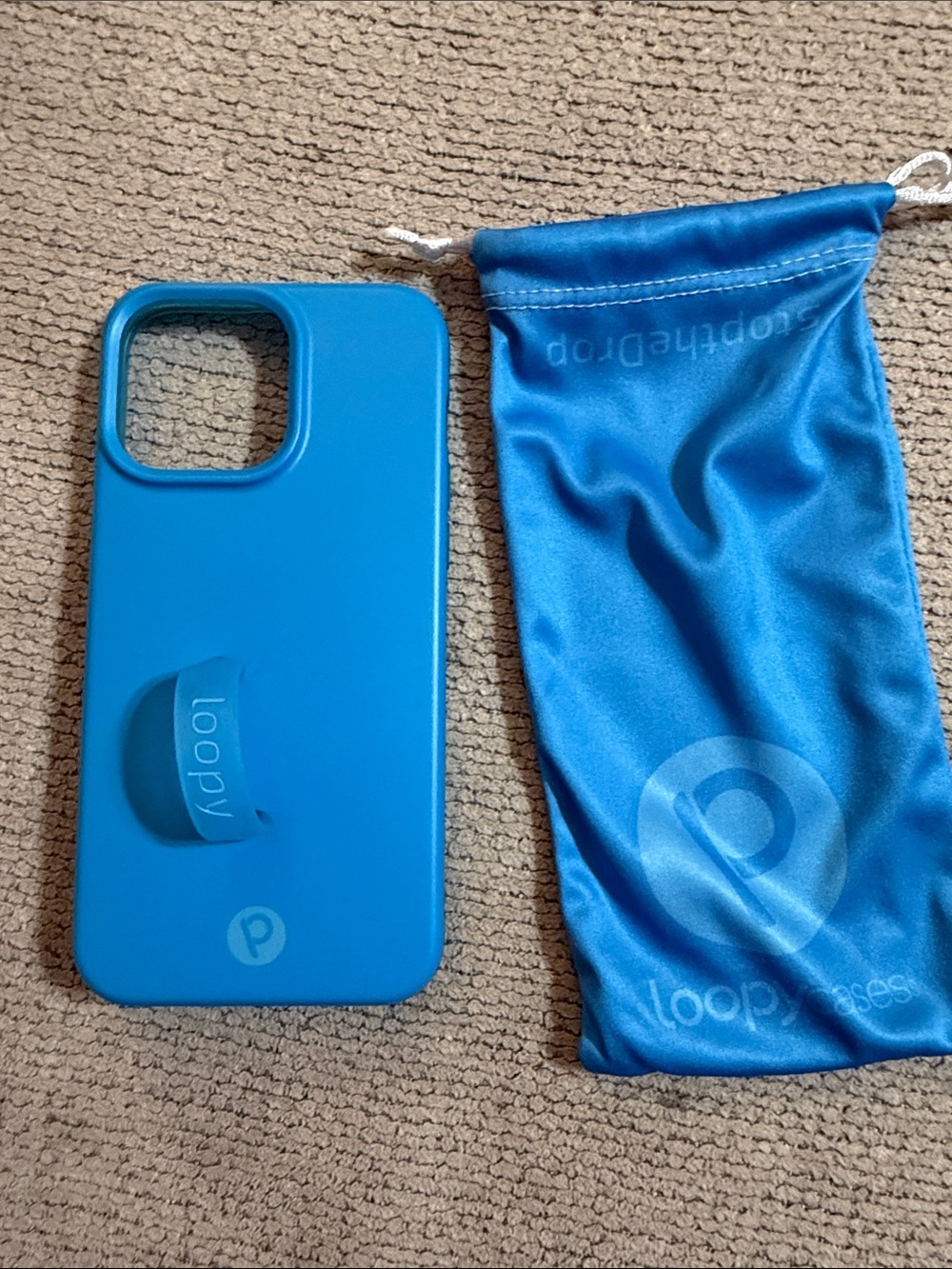 NWOT Loopy Case Neon Blue